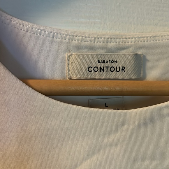 white Aritzia contour cropped tshirt L - Picture 3 of 3